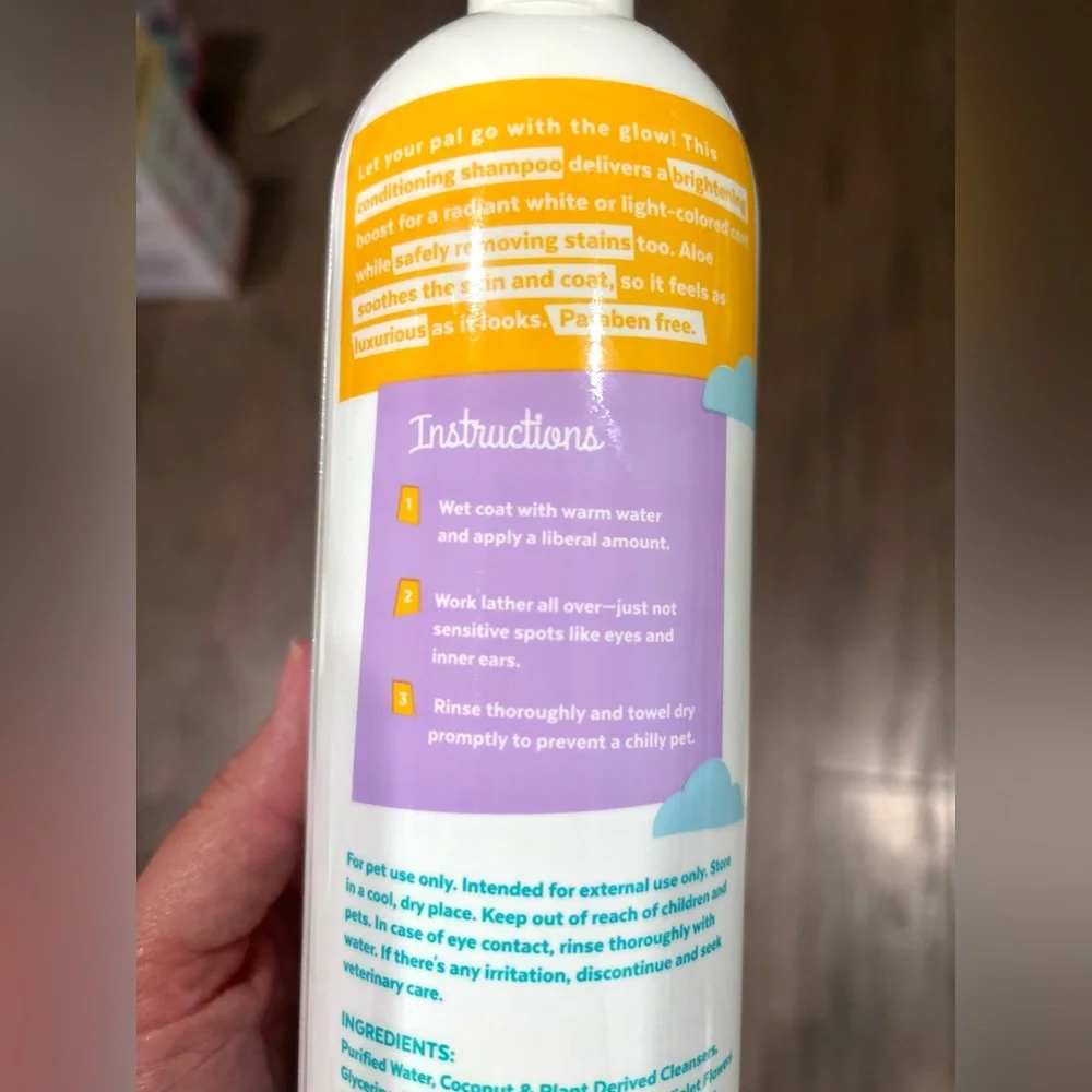 Frisco Dog & Cat Pet Brightening Shampoo W/ Aloe Vera- Coconut Creme Scent 20 Oz